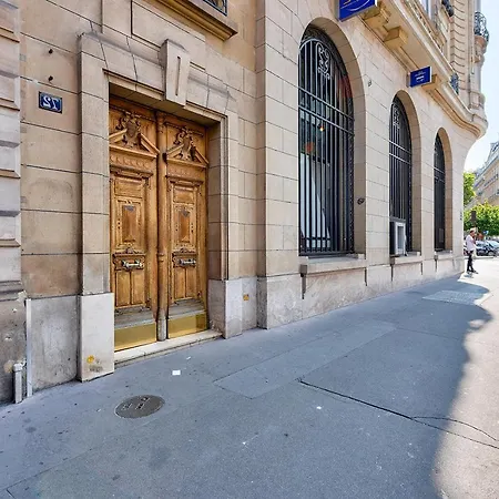 165 - Urban Near Haussmann Boulevard * Paris
